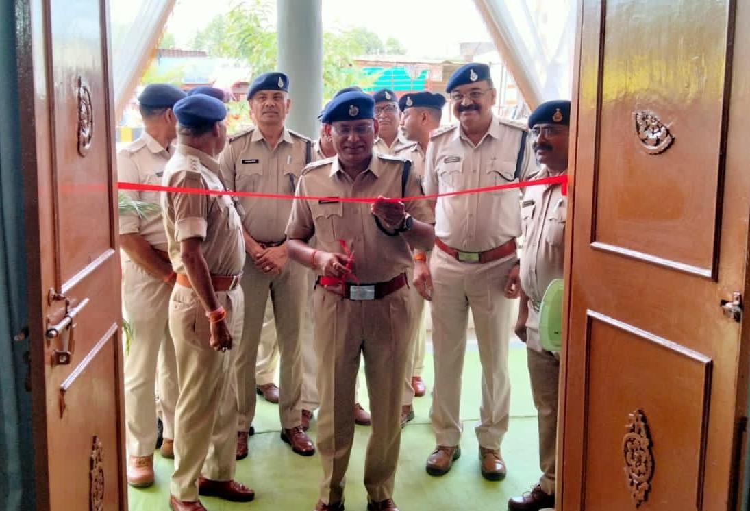 पुलिस अधीक्षक ने थाना शाहपुर के कॉन्फ्रेंस हाल का किया शुभारंभ