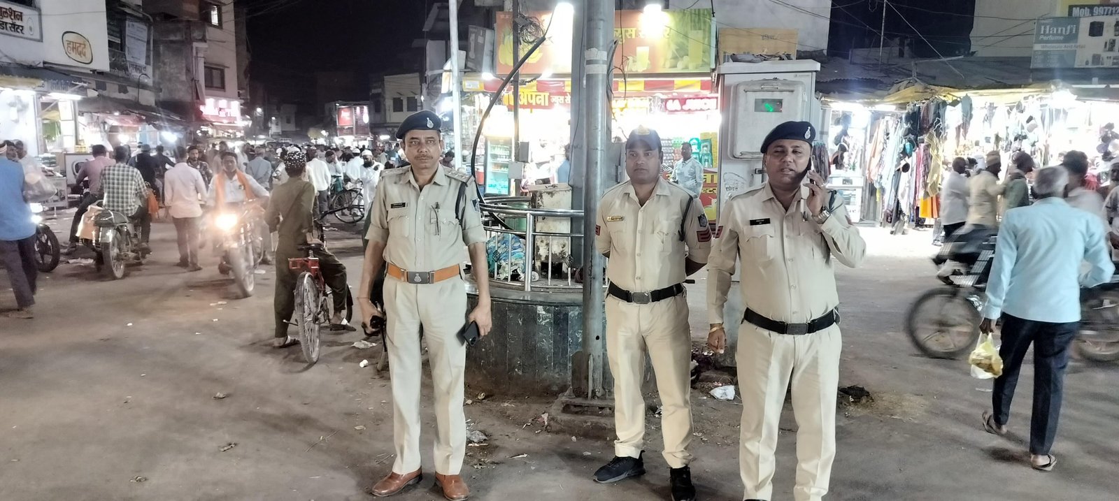 बुरहानपुर पुलिस द्वारा रमजान त्यौहार के चलते थाना क्षेत्र में शाम के समय की जा रही है सतत फुट पेट्रोलिंग