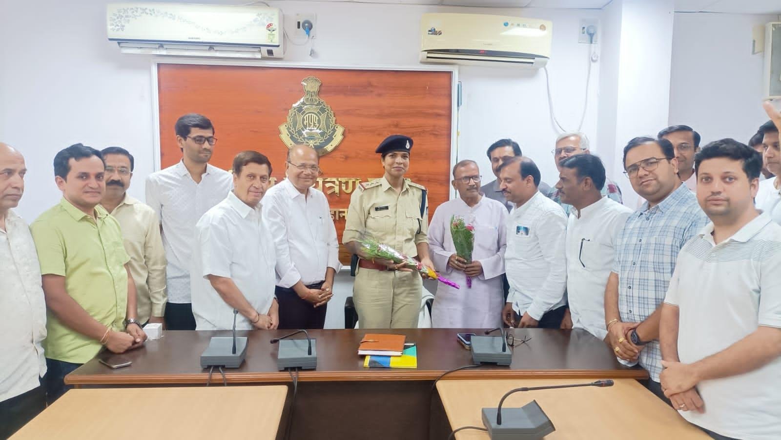 थाना प्रभारी कोतवाली द्वारा सराका एशोसियशन एवं सराफा दुकानदारों की ली बैठक