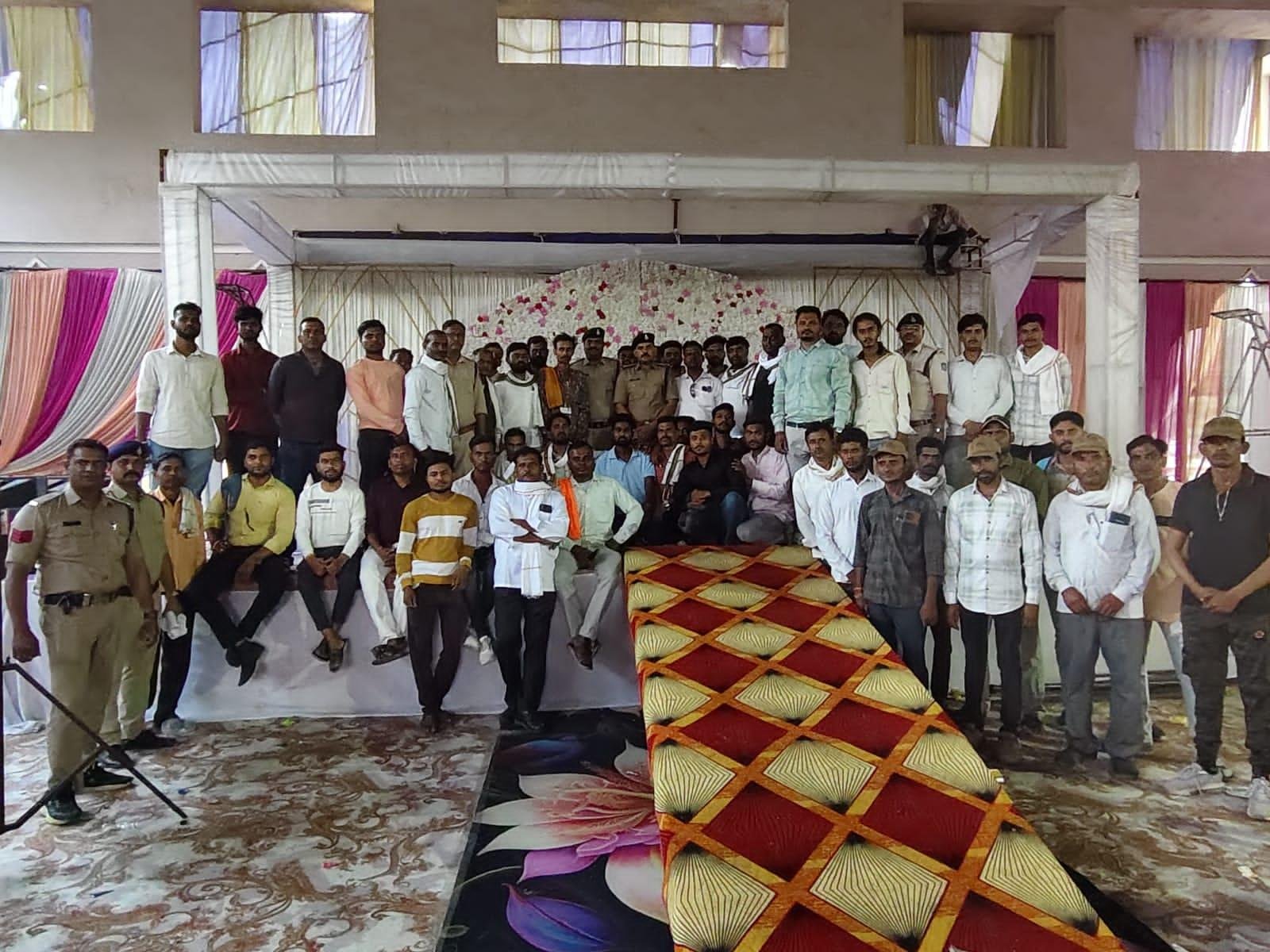आगामी सिंहस्थ पर्व की तैयारियों को लेकर शिकारपुरा थाना प्रभारी ने वॉलेंटियर्स की ली बैठक