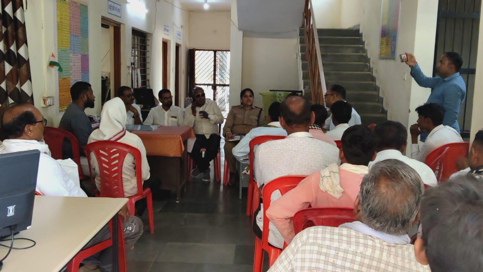 आगामी भगोरिया उत्सव को लेकर थाना नेपानगर में शांति एवं व्यवस्था संबंधी बैठक आयोजित
