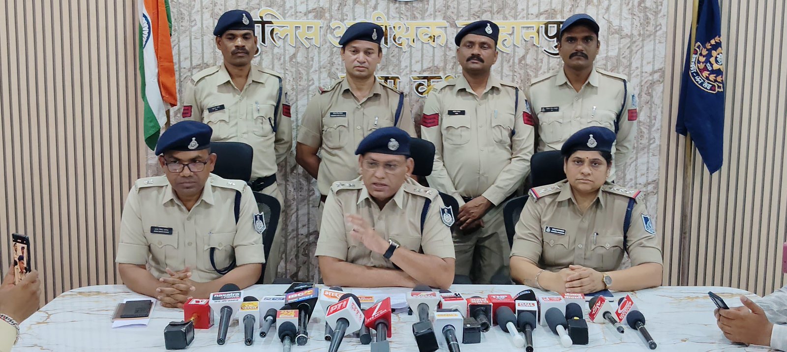 नेपानगर में हुई लूट डकैती को अंजाम देने वाली शातिर गैंग के 2 आरोपी हुए गिरफ्तार