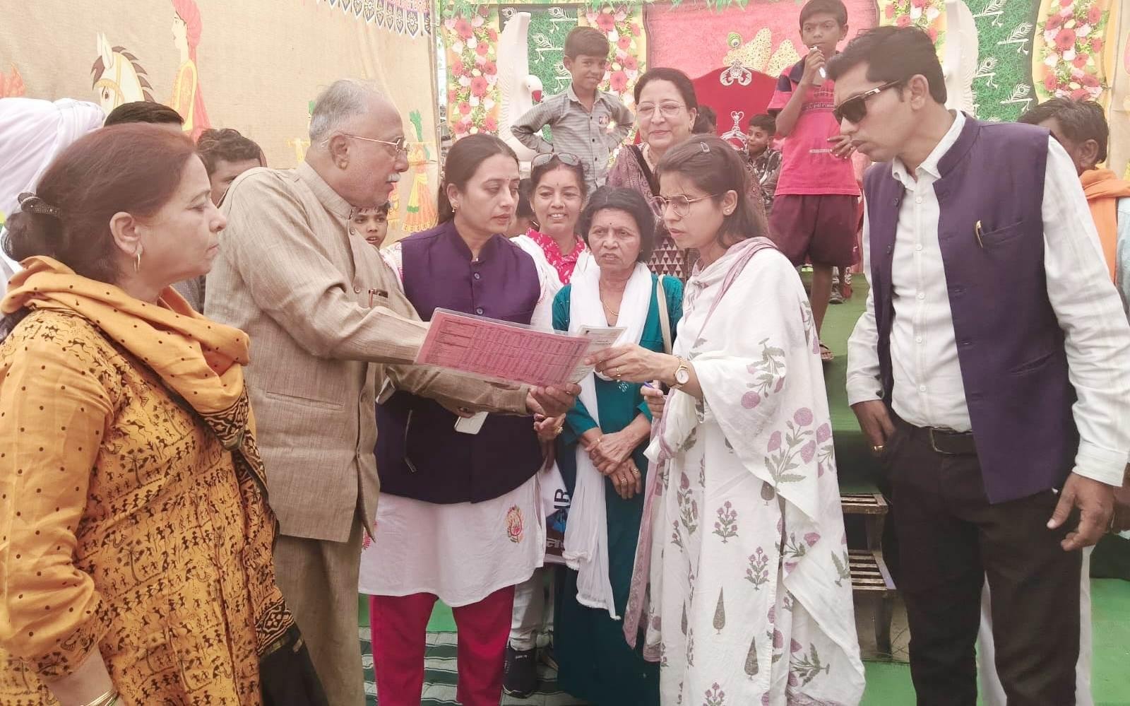 बाल विवाह सामाजिक अपराध है, अक्षय तृतीया पर्व पर निर्देशित टीम द्वारा बाल विवाह समझाईश देकर रूकवाया