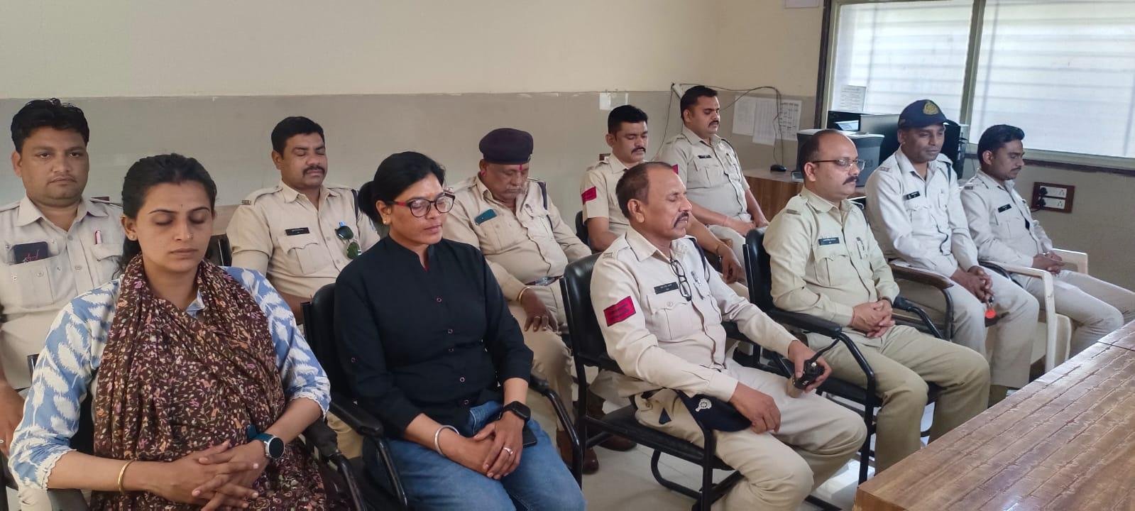 बुरहानपुर पुलिस के समस्त थानों एवं चौकियो, पुलिस लाईन में स्टाफ द्वारा किया गया हार्टफुलनेस ध्यान योग