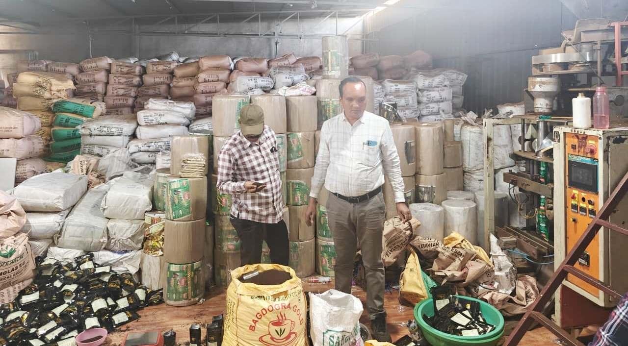 काली चाय का शहर में चल रहा था काला कारोबार, संभागस्तरीय टीम ने दो जगहों पर दबिश देकर की कार्रवाई