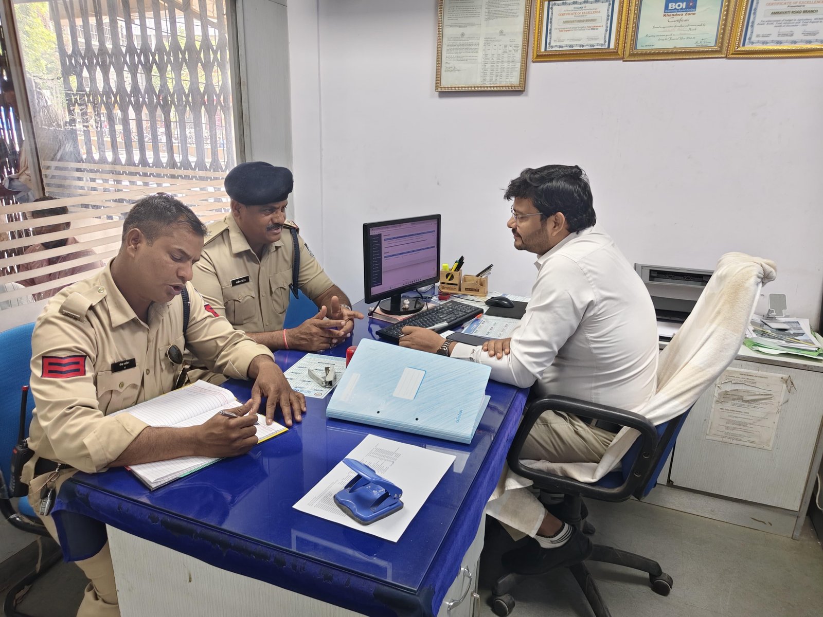बैंक सुरक्षा को लेकर बुरहानपुर पुलिस अलर्ट, जिले में बैंकों की सुरक्षा व्यवस्था का निरीक्षण