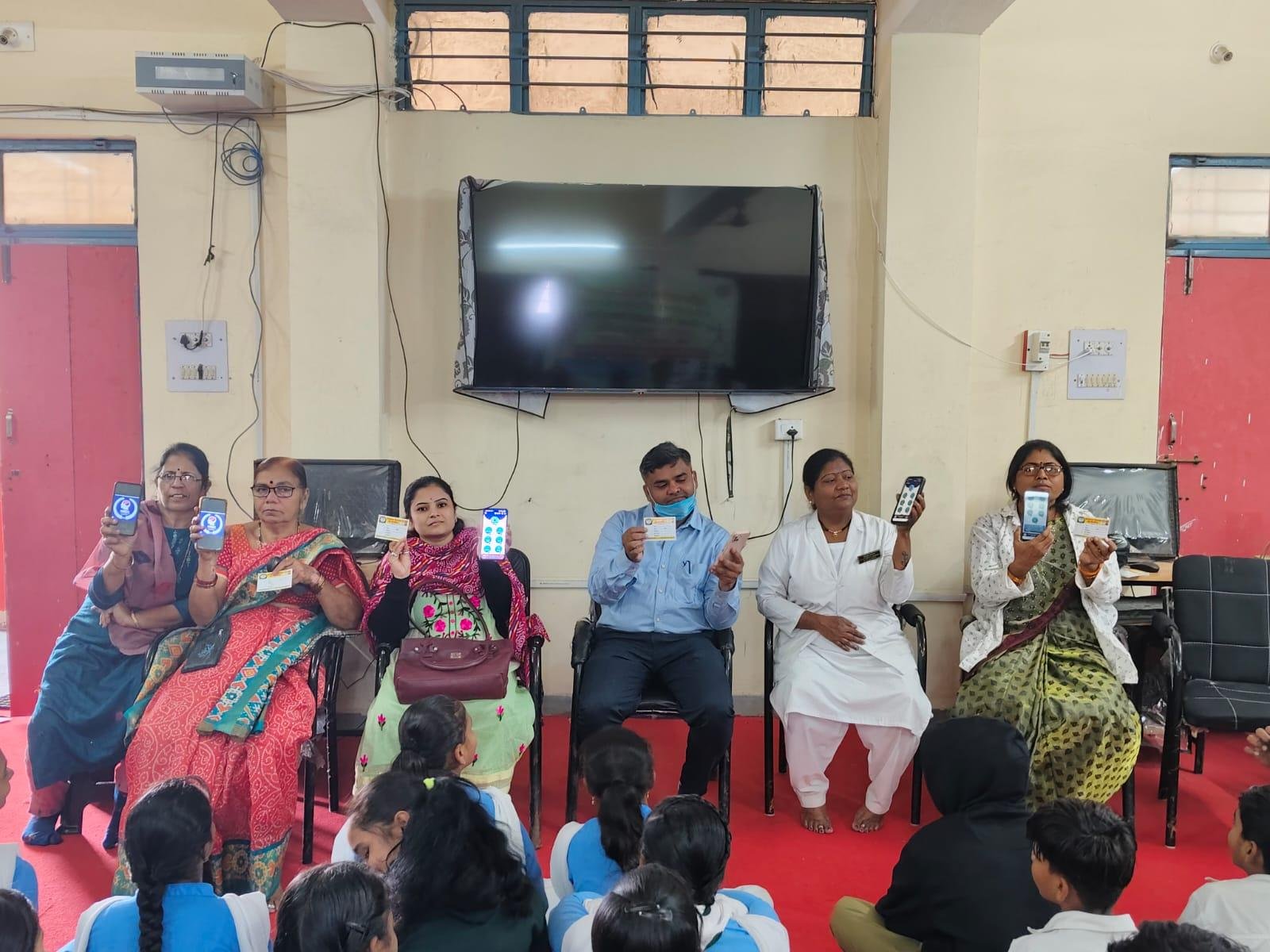 आत्महत्या नहीं, आत्मविश्वास अपनाओ” — बुरहानपुर में मानसिक स्वास्थ्य पर मनकक्ष टीम का प्रेरणादायक अभियान