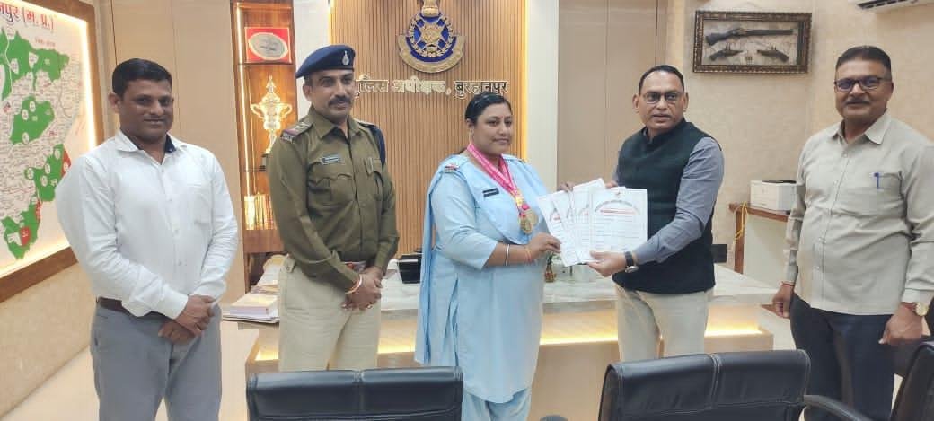 एएसआई अमरजीत कौर यादव ने मास्टर गेम्स एसोसिएशन प्रतियोगिता उज्जैन में उत्कृष्ट प्रदर्शन कर 04 गोल्ड मेडल, जीत कर जिले का मान बढ़ाया