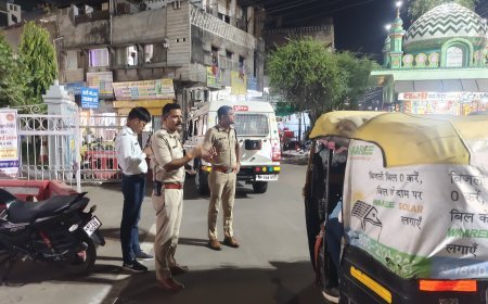 बुरहानपुर पुलिस द्वारा विशेष यातायात अभियान के तहत यातायात पुलिस द्वारा बिना वैध परमिट, बिना, फिटनेस के 12 ऑटो वाहनों पर की गई चलानी कार्यवाही