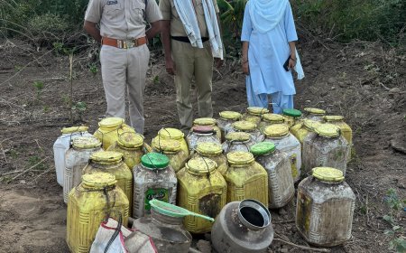 अवैध मदिरा संग्रहण एवं विक्रय के विरुद्ध आबकारी विभाग की लगातार कार्रवाई