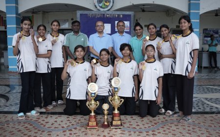 U-14 बालिका टीम ने कबड्डी में गोल्ड पदक जीतकर देवास में मेक्रो विजन एकेडमी का परचम लहराया