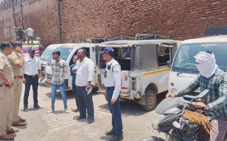 बुरहानपुर पुलिस द्वारा शहर में कानून व्यवस्था बनाए रखने एवं आगामी त्यौहारों को शांतिपूर्वक संपन्न कराने हेतु फ़्लैग-मार्च निकाला गया