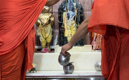 पुरुषोत्तम मास में बुरहानपुर के प्राचीन स्वामीनारायण मंदिर में अविरल दुग्धाभिषेक, पूतना-वध प्रसंग से मिला आडंबर त्यागने का संदेश