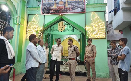 बुरहानपुर पुलिस द्वारा आमजन में शांति व्यवस्था का विश्वास सुदृढ़ करने के उद्देश्य से की जा रही क्षेत्र में फुट पेट्रोलिंग