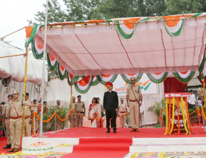 स्वतंत्रता दिवस का मुख्य समारोह गरिमामय एवं देशभक्तिमय वातावरण में संपन्न, प्रदेश स्तरीय समारोह से मुख्यमंत्री संदेश का जिले में हुआ लाइव प्रसारण