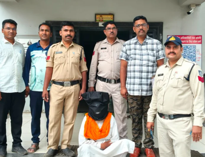 बुरहानपुर में अवैध हथियार तस्करी पर पुलिस की बड़ी कार्रवाई, 2 देशी पिस्टल और बाइक जब्त