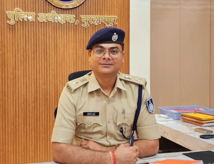 बुरहानपुर पुलिस की सोशल मीडिया यूजर्स को चेतावनी, भड़काऊ पोस्ट पर होगी सख्त कार्रवाई