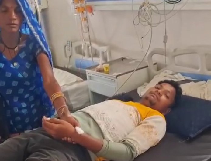 नाग पंचमी पर पूजा करने जा रहे युवक को जहरीले सांप ने डसा, बड़वारा अस्पताल में भर्ती; हालत स्थिर