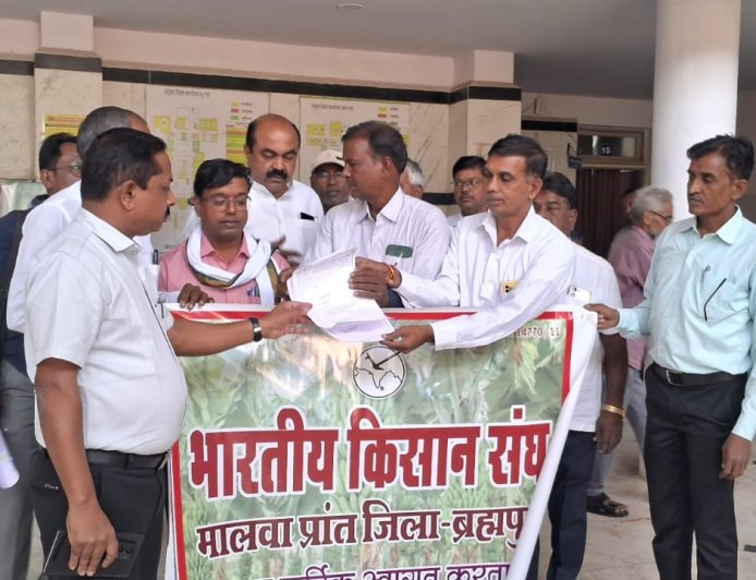 बुरहानपुर में भारतीय किसान संघ का हल्ला बोल: लैंड पुलिंग एक्ट को रद्द करने की मांग, आंदोलन की चेतावनी