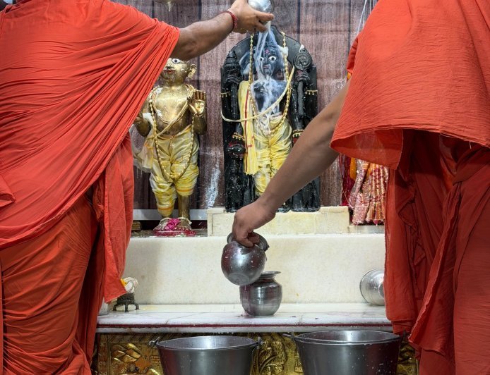 पुरुषोत्तम मास में बुरहानपुर के प्राचीन स्वामीनारायण मंदिर में अविरल दुग्धाभिषेक, पूतना-वध प्रसंग से मिला आडंबर त्यागने का संदेश
