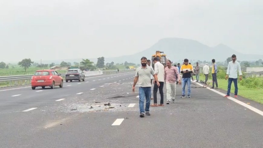 8 लेन एक्सप्रेस-वे पर खड़े ट्रक में घुसी अर्टिगा कार, 4 की मौत, 5 घायल जांच में जुटी पुलिस