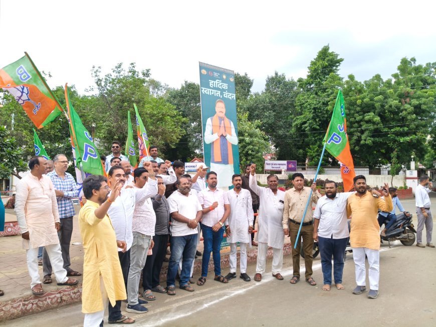 गजेंद्र सिंह पटेल को BJP का राष्ट्रीय महामंत्री बनाए जाने पर बड़वानी में जश्न, कार्यकर्ताओं ने की आतिशबाजी