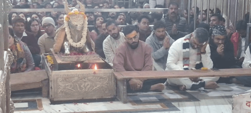 महाकाल के दरबार मे पहुँचे भारतीय क्रिकेट खिलाड़ी विराट कोहली और कुलदीप यादव विराट कोहली